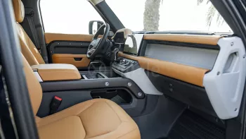 2023 LAND ROVER DEFENDER 130 S P400 3.0L PETROL AT AWD – SANTORINI BLACK