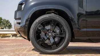 2023 LAND ROVER DEFENDER 130 S P400 3.0L PETROL AT AWD – SANTORINI BLACK
