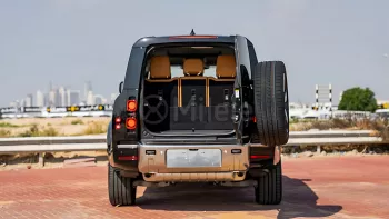 2023 LAND ROVER DEFENDER 130 S P400 3.0L PETROL AT AWD – SANTORINI BLACK