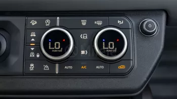 2023 LAND ROVER DEFENDER 130 X-DYNAMIC SE P400 3.0L PETROL AT AWD – SANTORINI BLACK