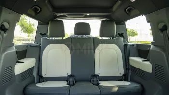 2023 LAND ROVER DEFENDER 130 X-DYNAMIC SE P400 3.0L PETROL AT AWD – SANTORINI BLACK