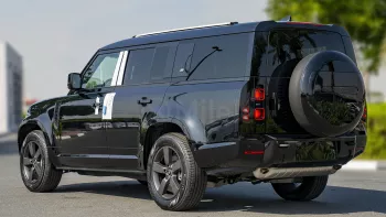 2023 LAND ROVER DEFENDER 130 X-DYNAMIC SE P400 3.0L PETROL AT AWD – SANTORINI BLACK