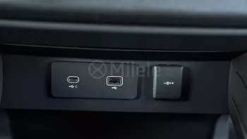2023 LAND ROVER DEFENDER 130 X-DYNAMIC HSE P400 3.0L PETROL AT AWD – SANTORINI BLACK