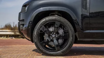 2023 LAND ROVER DEFENDER 130 X-DYNAMIC HSE P400 3.0L PETROL AT AWD – SANTORINI BLACK