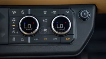 2023 LAND ROVER DEFENDER 130 X-DYNAMIC SE P400 3.0L PETROL AT AWD – FUJI WHITE