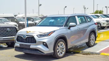 Toyota Highlander Limited 2.5L Hybrid Silver Color 2023 Model Year