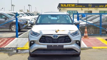 Toyota Highlander Limited 2.5L Hybrid Silver Color 2023 Model Year
