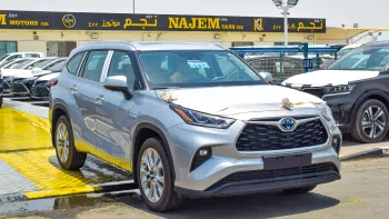 Toyota Highlander Limited 2.5L Hybrid Silver Color 2023 Model Year
