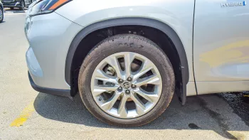 Toyota Highlander Limited 2.5L Hybrid Silver Color 2023 Model Year