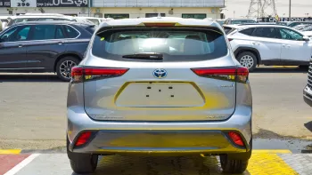 Toyota Highlander Limited 2.5L Hybrid Silver Color 2023 Model Year