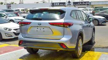 Toyota Highlander Limited 2.5L Hybrid Silver Color 2023 Model Year