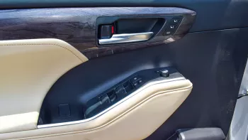 Toyota Highlander Limited 2.5L Hybrid Silver Color 2023 Model Year