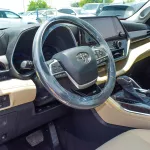Toyota Highlander Limited 2.5L Hybrid Silver Color 2023 Model Year - Thumbnail 10