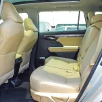 Toyota Highlander Limited 2.5L Hybrid Silver Color 2023 Model Year - Thumbnail 18