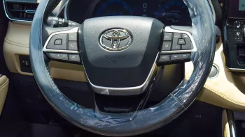 Toyota Highlander Limited 2.5L Hybrid Silver Color 2023 Model Year