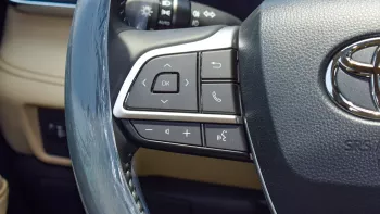 Toyota Highlander Limited 2.5L Hybrid Silver Color 2023 Model Year