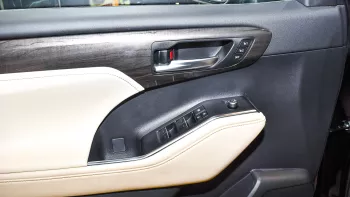 Toyota Highlander Limited 2.5L 2023 Model Year Black Color