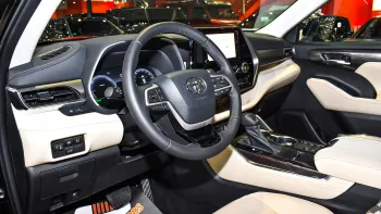 Toyota Highlander Limited 2.5L 2023 Model Year Black Color