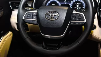 Toyota Highlander Limited 2.5L 2023 Model Year Black Color