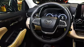 Toyota Highlander Limited 2.5L 2023 Model Year Black Color