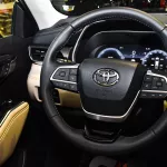 Toyota Highlander Limited 2.5L 2023 Model Year Black Color - Thumbnail 17
