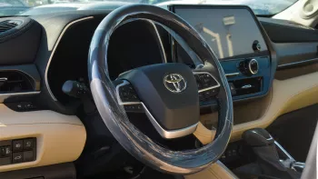 Toyota Highlander Limited 2.5L Hybrid 2023 Model Year Silver Color