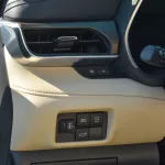 Toyota Highlander Limited 2.5L Hybrid 2023 Model Year Silver Color - Thumbnail 9