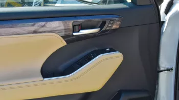 Toyota Highlander Limited 2.5L Hybrid 2023 Model Year Silver Color