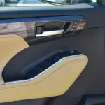 Toyota Highlander Limited 2.5L Hybrid 2023 Model Year Silver Color - Thumbnail 10