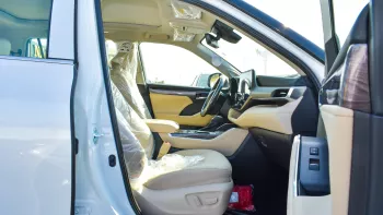 Toyota Highlander Limited 2.5L Hybrid 2023 Model Year Silver Color