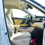 Toyota Highlander Limited 2.5L Hybrid 2023 Model Year Silver Color - Thumbnail 11