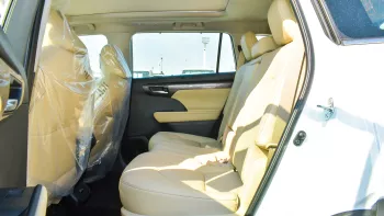 Toyota Highlander Limited 2.5L Hybrid 2023 Model Year Silver Color