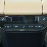 Toyota Highlander Limited 2.5L Hybrid 2023 Model Year Silver Color - Thumbnail 15