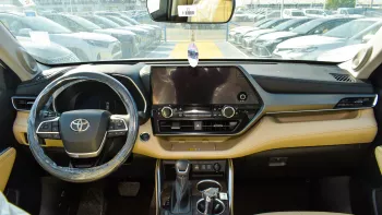 Toyota Highlander Limited 2.5L Hybrid 2023 Model Year Silver Color