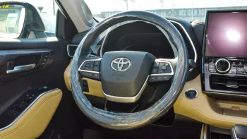 Toyota Highlander Limited 2.5L Hybrid 2023 Model Year Silver Color