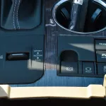 Toyota Highlander Limited 2.5L Hybrid 2023 Model Year Silver Color - Thumbnail 21