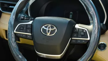 Toyota Highlander Limited 2.5L Hybrid 2023 Model Year Silver Color