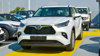 Toyota Highlander Limited 2.5L Hybrid 2023 Model Year Silver Color