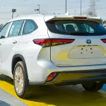 Toyota Highlander Limited 2.5L Hybrid 2023 Model Year Silver Color - Thumbnail 5