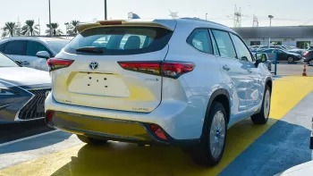 Toyota Highlander Limited 2.5L Hybrid 2023 Model Year Silver Color