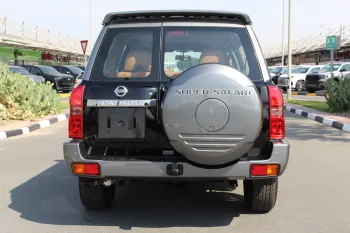 NISSAN PATROL SUPER SAFARI V6 M/T GCC SPECS DEALAR WARRANTY 2023 MODEL YEAR