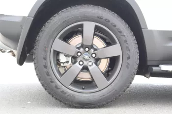 Land Rover Defender 2024 HSE V6 GCC Specs Under Warranty Contract Service Till 2029