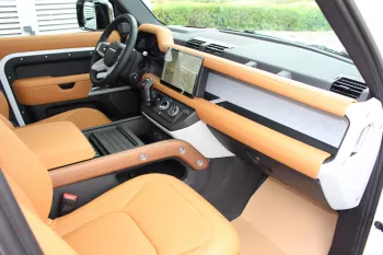 Land Rover Defender 2024 HSE V6 GCC Specs Under Warranty Contract Service Till 2029