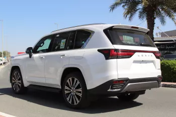 LEXUS LX600 SIGNATUER ASHWOOD 2023 MODEL YEAR ALFUTAIM AGENCY BRAND NEW UNDER WARRANTY / CONTRACT SERVICE