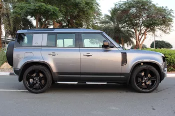 LAND ROVER DEFFENDER HSE V6 2024 GCC SPECS ALTAYER AGENCY BRAND NEW UNDER WARRANTY + CONTRACT SERVICE