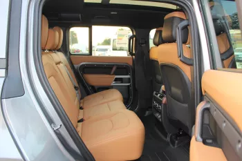 LAND ROVER DEFFENDER HSE V6 2024 GCC SPECS ALTAYER AGENCY BRAND NEW UNDER WARRANTY + CONTRACT SERVICE