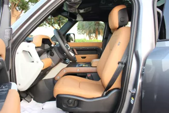 LAND ROVER DEFFENDER HSE V6 2024 GCC SPECS ALTAYER AGENCY BRAND NEW UNDER WARRANTY + CONTRACT SERVICE