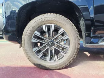 Mitsubishi Montero Sport Mid Option 3.0L V6 4WD 2023 Model Year 