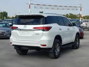 Toyota Fortuner SR5 2.7L V4 4WD 2019 Model Year White Color 