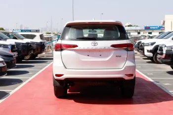 Toyota Fortuner 2.7 AT Climate Control 2024 Model Year White